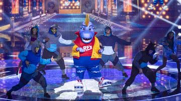 O personagem Dinossauro foi eliminado esta semana no The Masked Singer e teve sua identiadade revelada - Reprodução/Globo