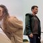 Carolina Dieckmann revisita lugar com o esposo