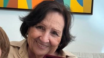 Dona Déa posa ao lado dos netos Gael e Romeu - Foto: Reprodução / Instagram