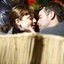 Alice Wegmann é flagrada beijando affair
