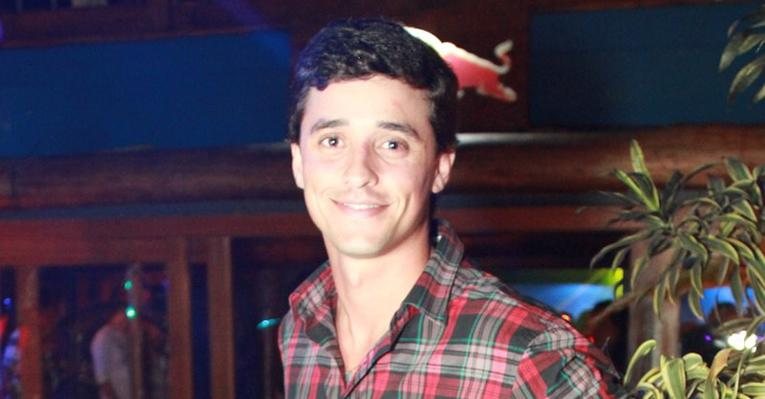 Ex-BBB Fael se diverte em show de dupla sertaneja - Marco Macedo / Divulgação