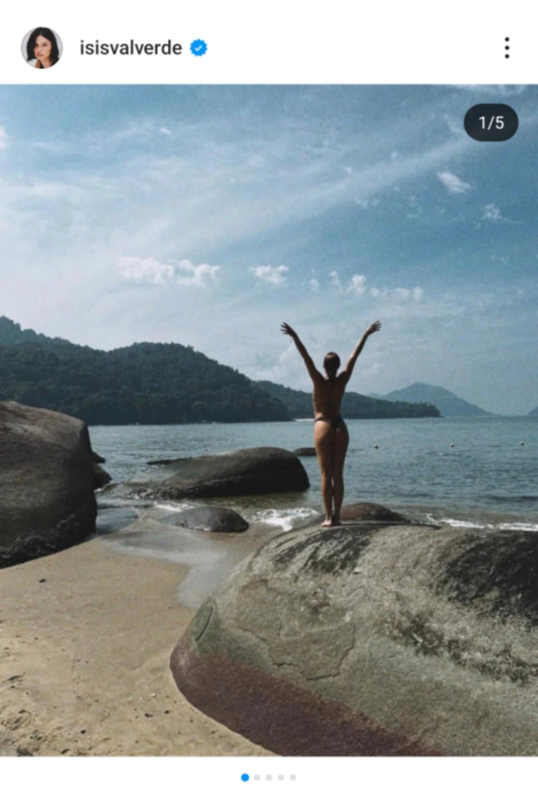 Isis Valverde na praia