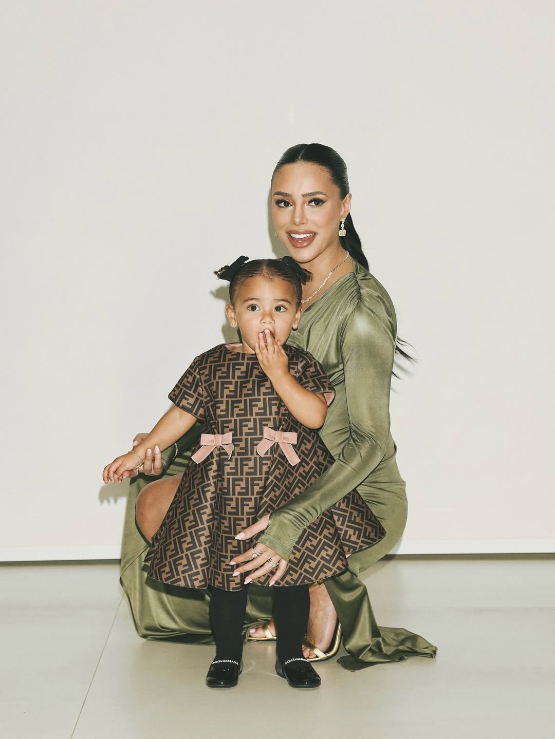 Look de Mavie no leilão de Neymar